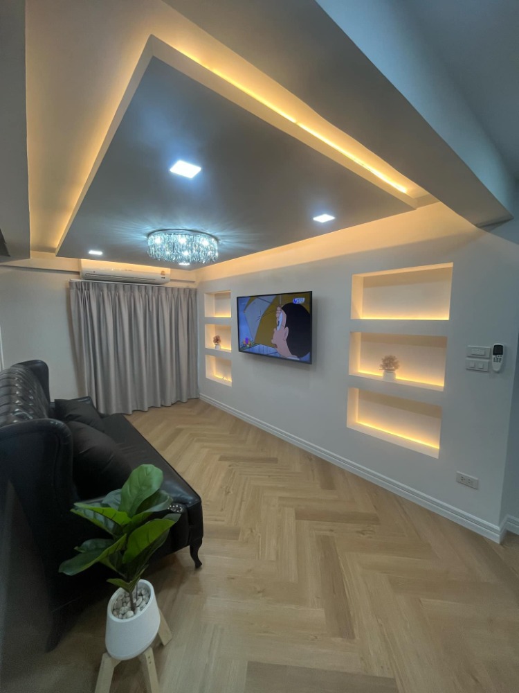 For RentTownhomeRatchadapisek, Huaikwang, Suttisan : For rent, 5-storey townhouse, Si Yaek Meng Jai Road, air-conditioning, fully furnished, 6 bedrooms, 4 bathrooms, rental price 70,000 baht per month