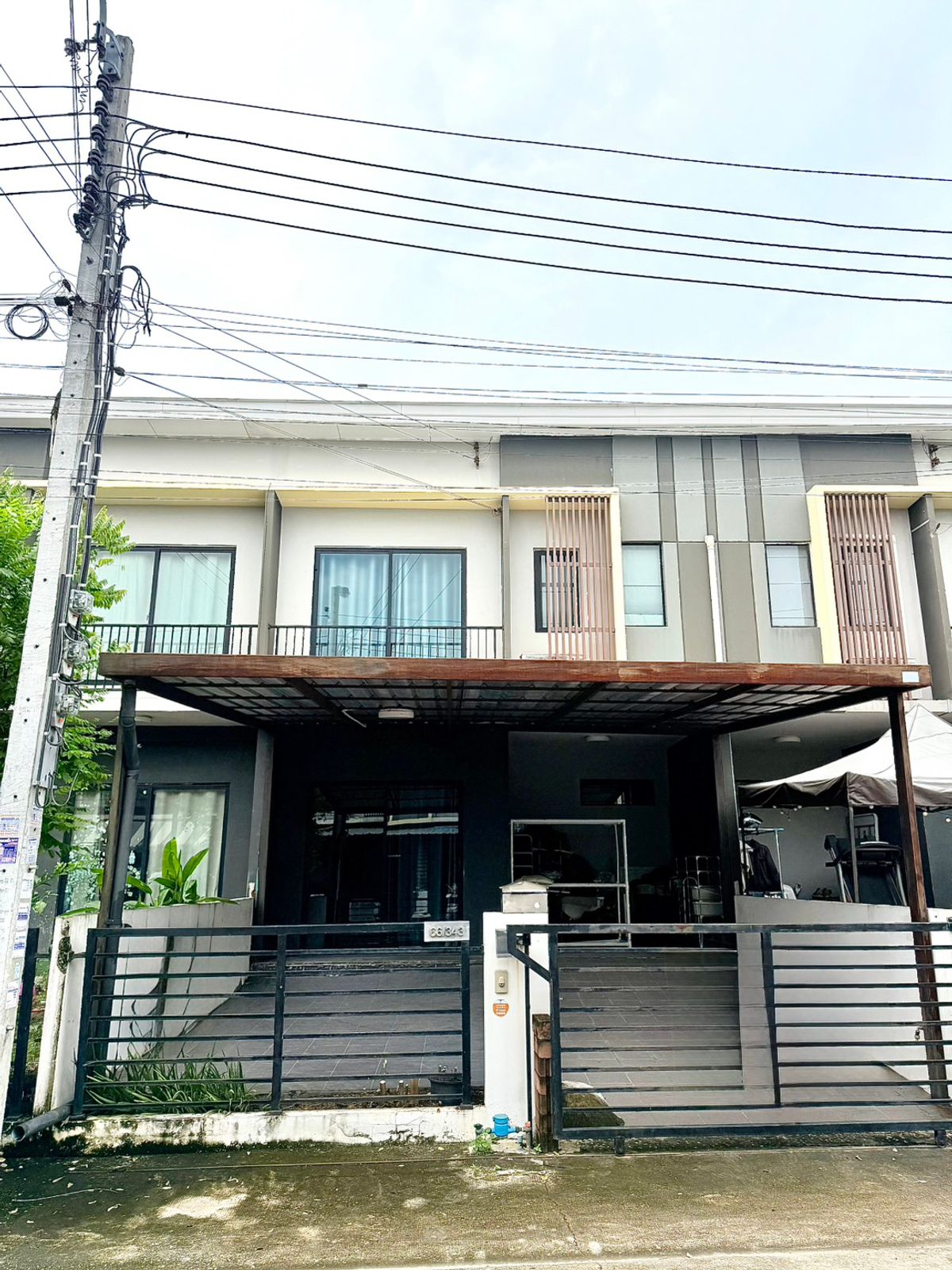 For SaleTownhomeLadkrabang, Suwannaphum Airport : Townhouse for sale, beautiful, good price, great location, many entrances and exits, near the Yellow Line and Airport Rail Link.
