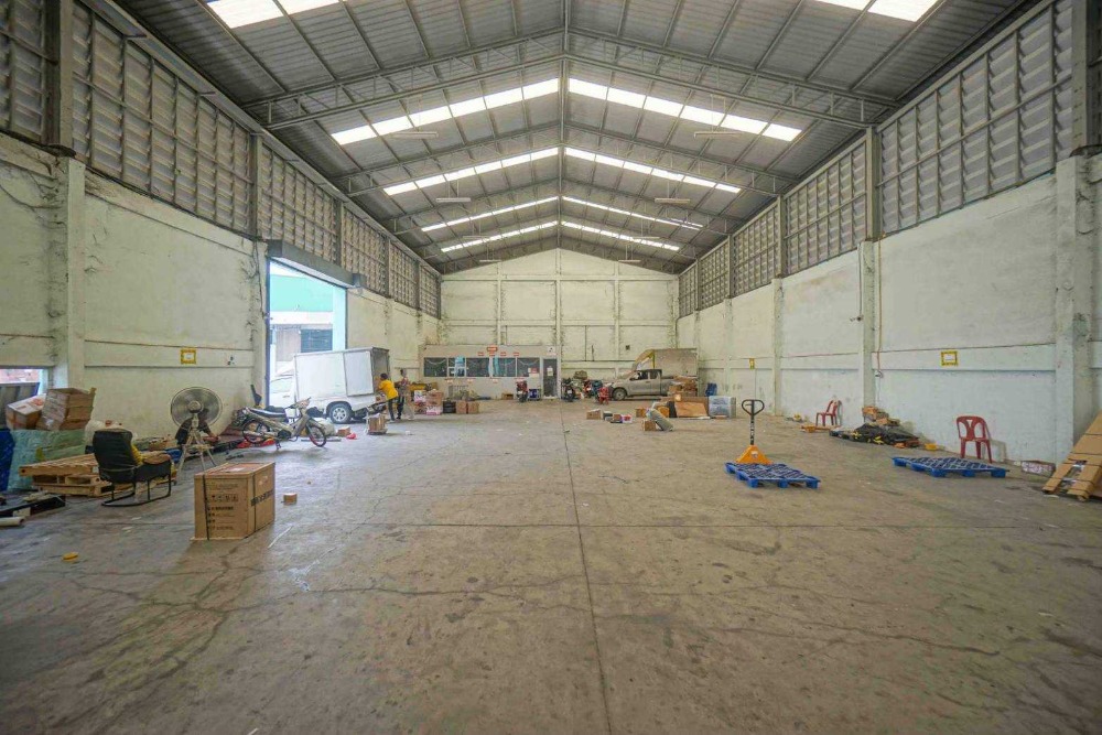For SaleFactoryMahachai Samut Sakhon : Factory for sale with office, 9 rai, 1 ngan, 27 sq m, on main road, Krathum Baen