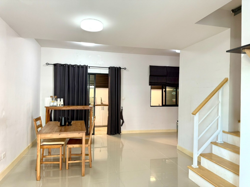 For SaleTownhomeLadkrabang, Suwannaphum Airport : Townhouse for sale, beautiful, good price, great location, many entrances and exits, near the Yellow Line and Airport Rail Link.