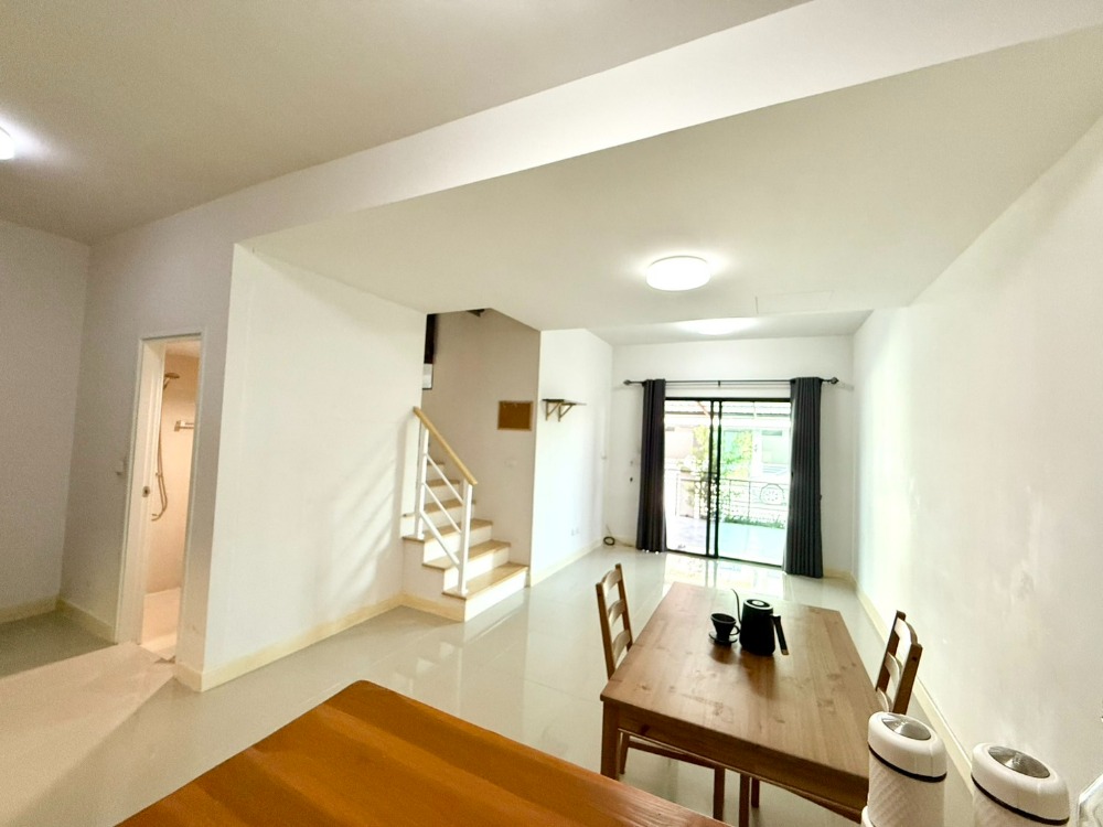 For SaleTownhomeLadkrabang, Suwannaphum Airport : Townhouse for sale, beautiful, good price, great location, many entrances and exits, near the Yellow Line and Airport Rail Link.