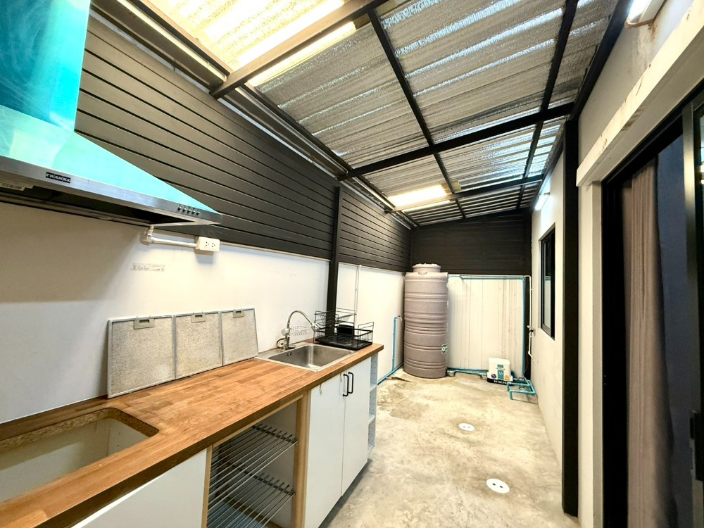 For SaleTownhomeLadkrabang, Suwannaphum Airport : Townhouse for sale, beautiful, good price, great location, many entrances and exits, near the Yellow Line and Airport Rail Link.