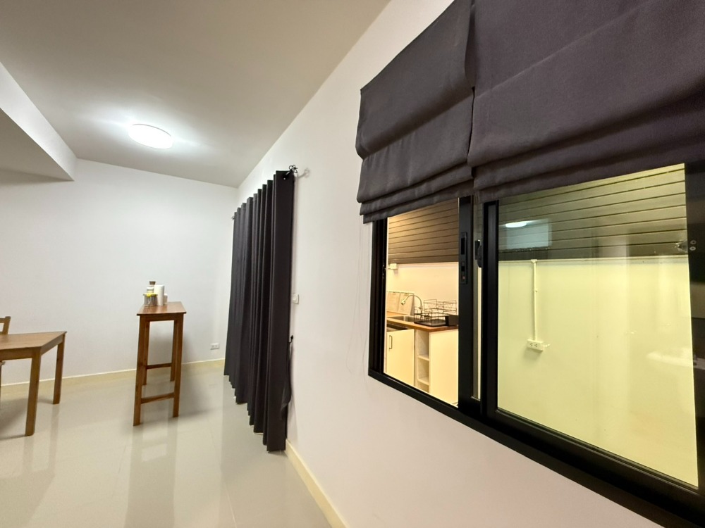 For SaleTownhomeLadkrabang, Suwannaphum Airport : Townhouse for sale, beautiful, good price, great location, many entrances and exits, near the Yellow Line and Airport Rail Link.