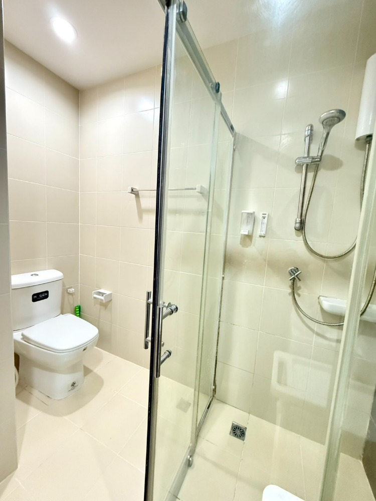 For SaleTownhomeLadkrabang, Suwannaphum Airport : Townhouse for sale, beautiful, good price, great location, many entrances and exits, near the Yellow Line and Airport Rail Link.