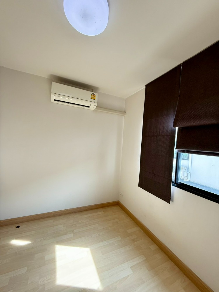 For SaleTownhomeLadkrabang, Suwannaphum Airport : Townhouse for sale, beautiful, good price, great location, many entrances and exits, near the Yellow Line and Airport Rail Link.