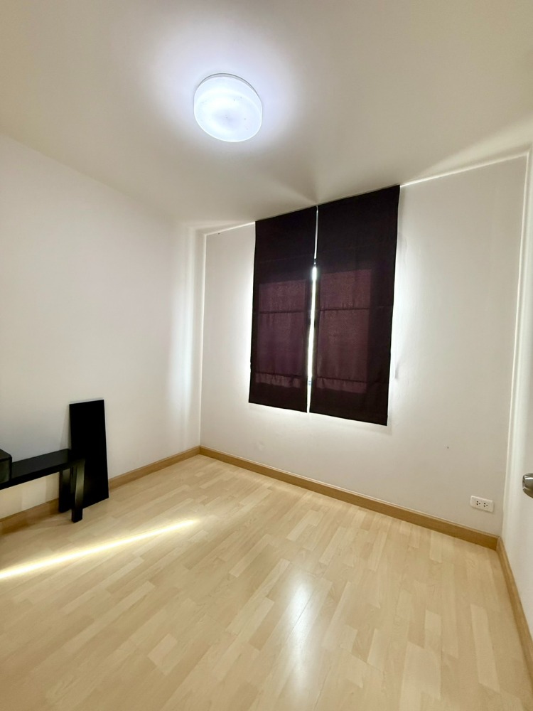 For SaleTownhomeLadkrabang, Suwannaphum Airport : Townhouse for sale, beautiful, good price, great location, many entrances and exits, near the Yellow Line and Airport Rail Link.