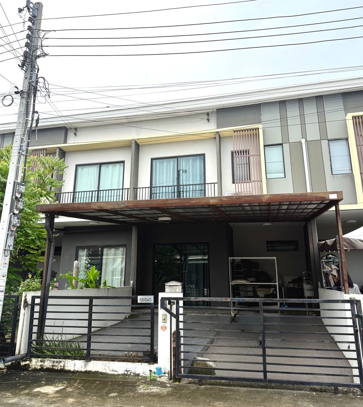 For SaleTownhomeLadkrabang, Suwannaphum Airport : Townhouse for sale, beautiful, good price, great location, many entrances and exits, near the Yellow Line and Airport Rail Link.