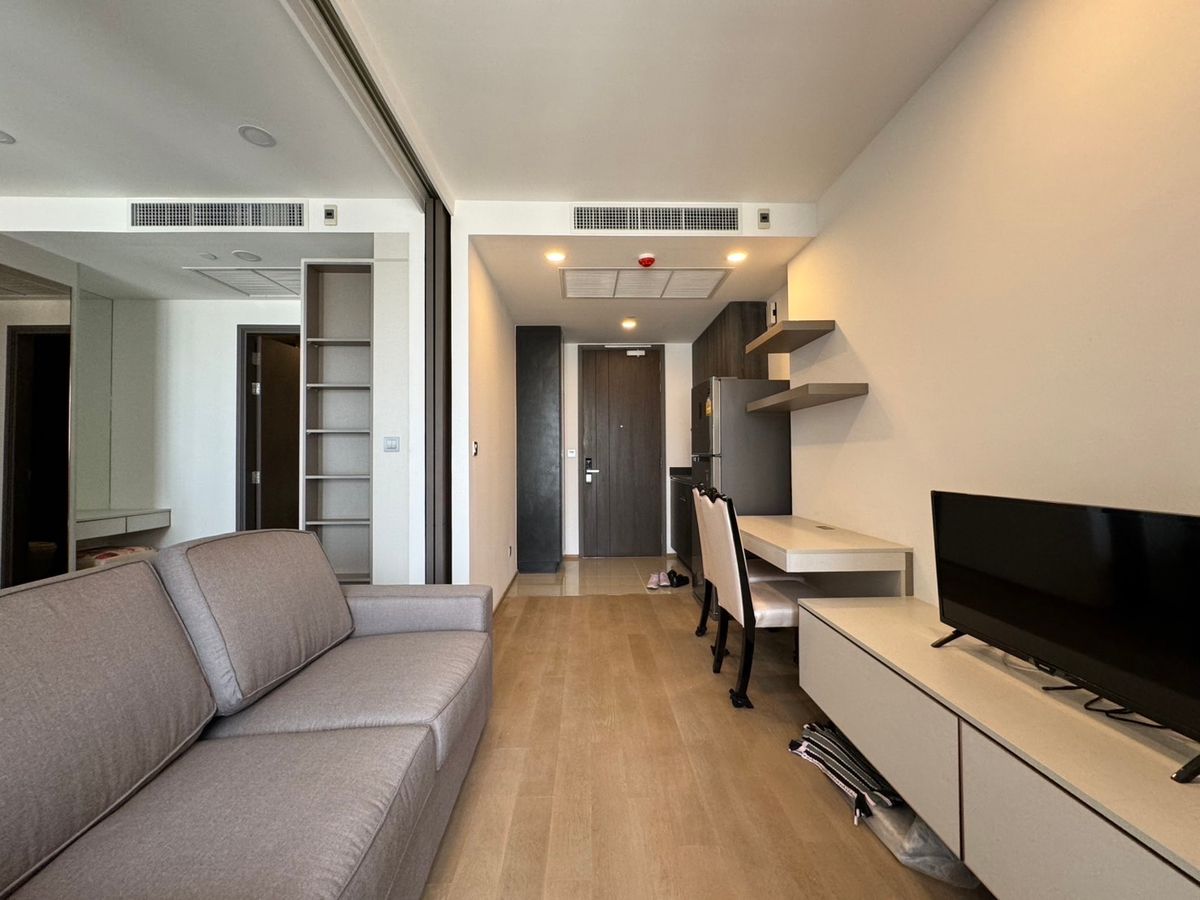 ให้เช่าคอนโดสยาม จุฬา สามย่าน : For Rent!! Ashton Chula - Silom Rent Price!! 28,000฿ per month❤️‍🔥 1 Bedroom size 34 sq.m. Contract Aomam (agent) Tel./Line id : 0955871692 WhatsApp : +66 95 587 1692