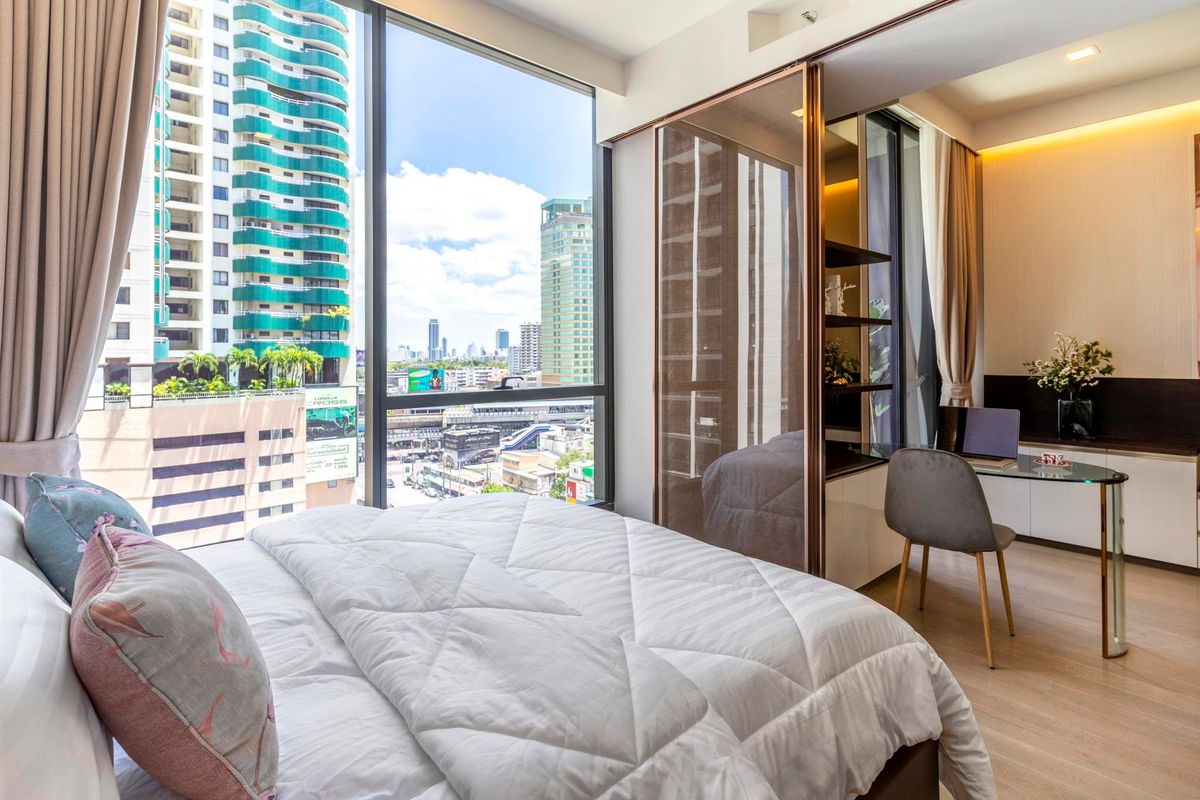 For RentCondoSukhumvit, Asoke, Thonglor : ✨ Large, luxurious room, great location in the heart of Asoke, great value! ✨ Celes Asoke 2 bedrooms | 2 bathrooms Rent: only 70,000 baht/month Call: 086-746-8882 (K. Cooper)
