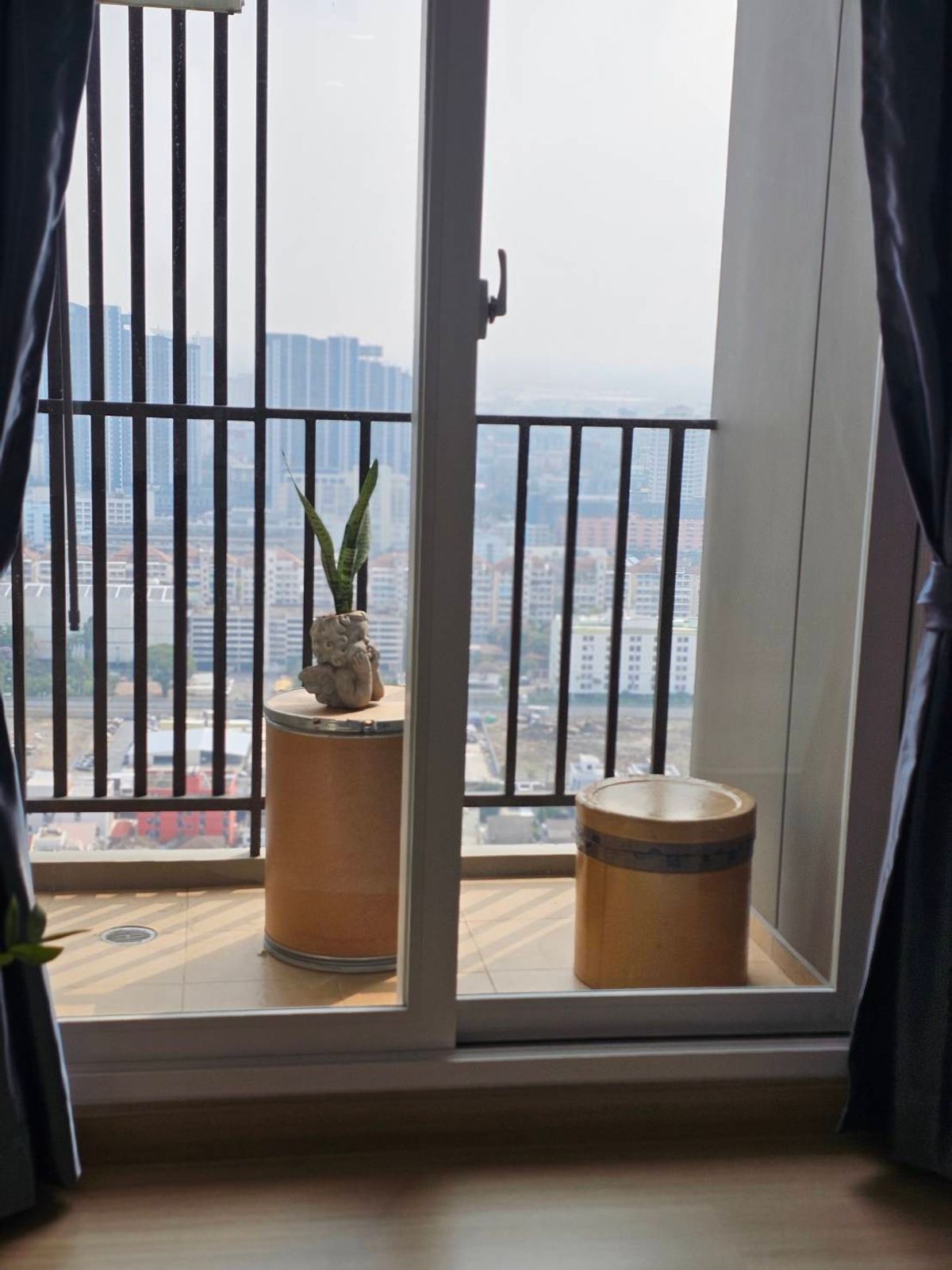 For RentCondoRamkhamhaeng, Hua Mak : 🔥🔥Brand new room with glass partition 🔥🔥High floor, nice view, everything is brand new, first-time renter