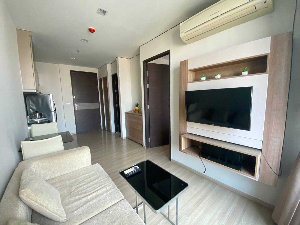 ให้เช่าคอนโดสาทร นราธิวาส : TWP135 (For Rent) Rhythm Sathorn 1Bedroom. Closed to Saphan Taksin BTS station