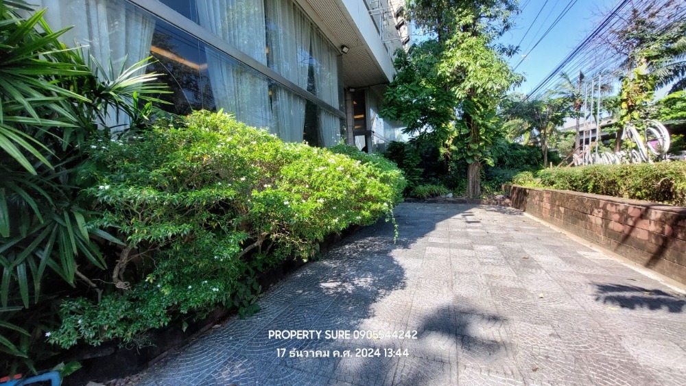 For RentOfficeYothinpattana,CDC : Stand alone Building for rent | Office and residential buildings Stand alone 4.5 floors, usable area 2,000 sq m.