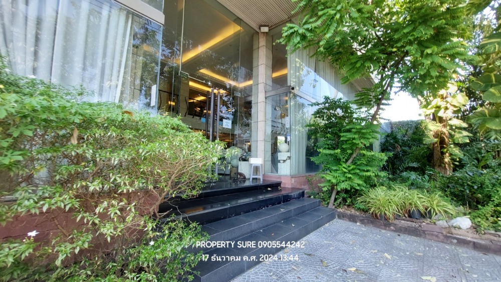 For RentOfficeYothinpattana,CDC : Stand alone Building for rent | Office and residential buildings Stand alone 4.5 floors, usable area 2,000 sq m.