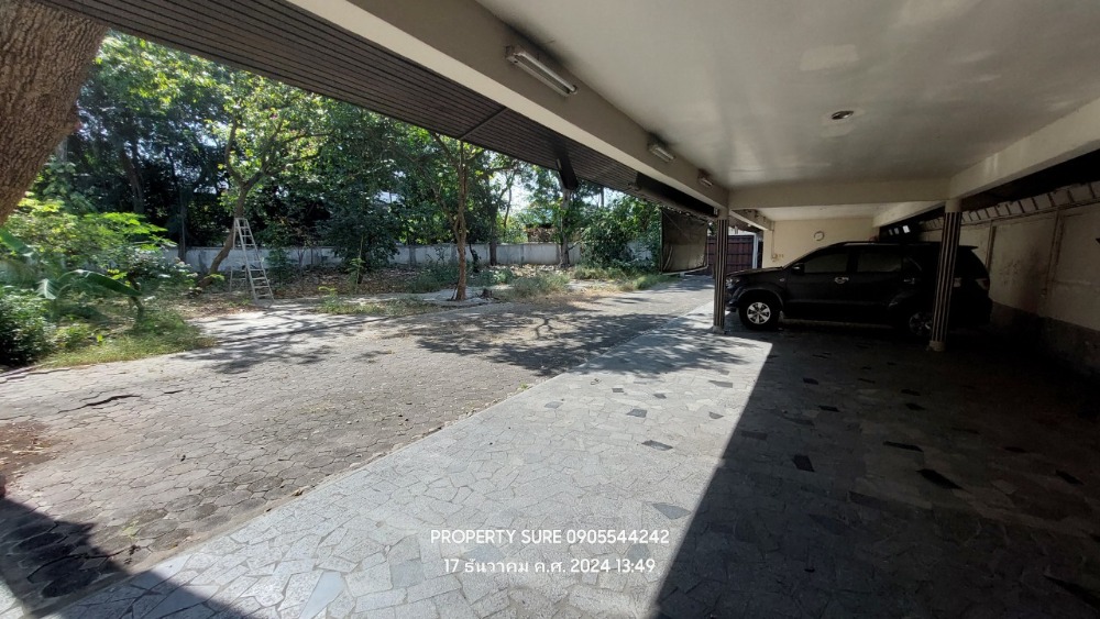 For RentOfficeYothinpattana,CDC : Stand alone Building for rent | Office and residential buildings Stand alone 4.5 floors, usable area 2,000 sq m.