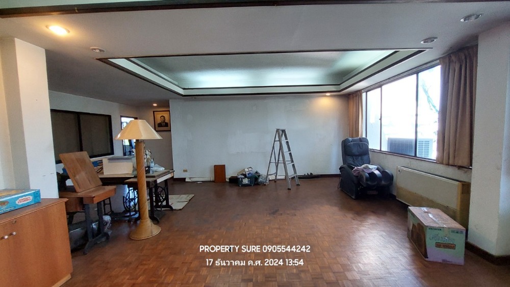 For RentOfficeYothinpattana,CDC : Stand alone Building for rent | Office and residential buildings Stand alone 4.5 floors, usable area 2,000 sq m.