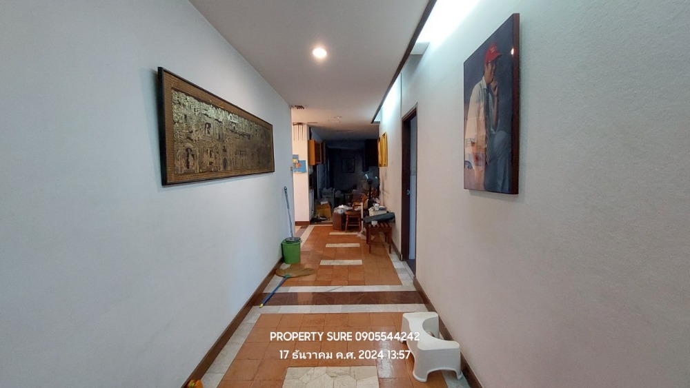 ให้เช่าโชว์รูมเลียบทางด่วนรามอินทรา : ให้เช่าอาคารสำนักงานและพักอาศัย  อาคาร Stand alone 4.5 ชั้น พื้นที่ใช้สอย 2,000 ตร.ม.