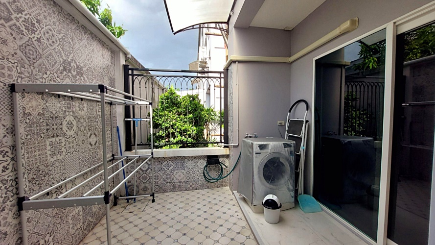 For RentTownhomePattanakan, Srinakarin : For rent: 3-storey townhouse (corner house), The Exclusive Village, Phatthanakan 44, Suan Luang, vacant and ready to move in (N.1495)