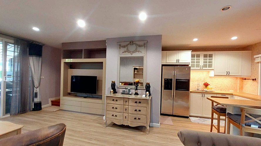 For RentTownhomePattanakan, Srinakarin : For rent: 3-storey townhouse (corner house), The Exclusive Village, Phatthanakan 44, Suan Luang, vacant and ready to move in (N.1495)