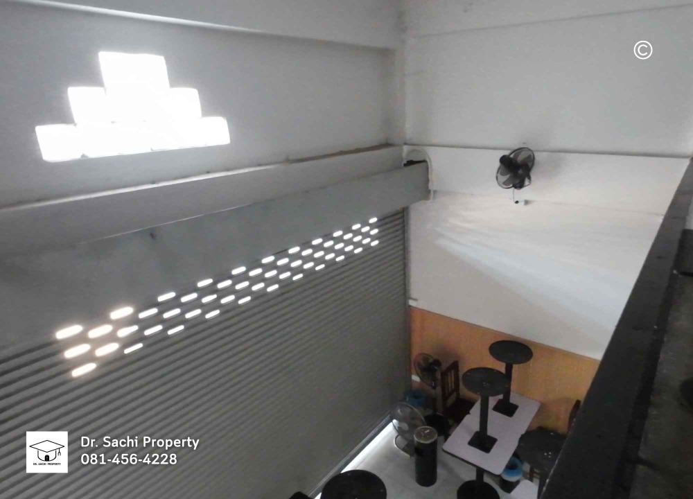 For SaleShop HouseLamphun : Commercial building for sale, Lamphun city, 2 units, 35.1 sq wah. (corner room), near Wat Phra That Hariphunchai