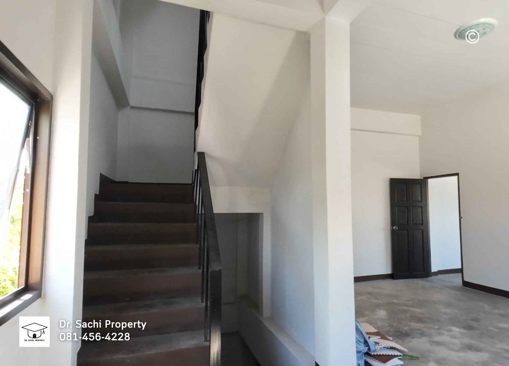 For SaleShop HouseLamphun : Commercial building for sale, Lamphun city, 2 units, 35.1 sq wah. (corner room), near Wat Phra That Hariphunchai