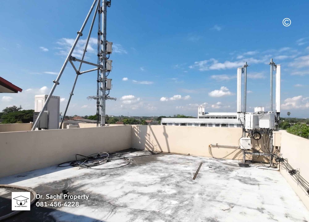 For SaleShop HouseLamphun : Commercial building for sale, Lamphun city, 2 units, 35.1 sq wah. (corner room), near Wat Phra That Hariphunchai