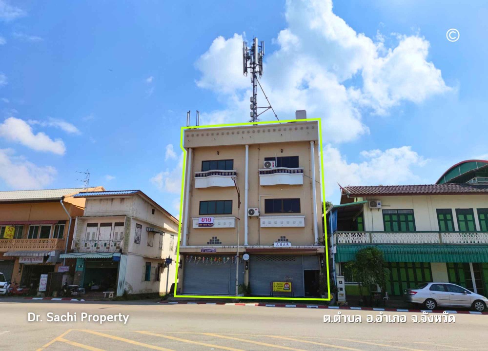 For SaleShop HouseLamphun : Commercial building for sale, Lamphun city, 2 units, 35.1 sq wah. (corner room), near Wat Phra That Hariphunchai