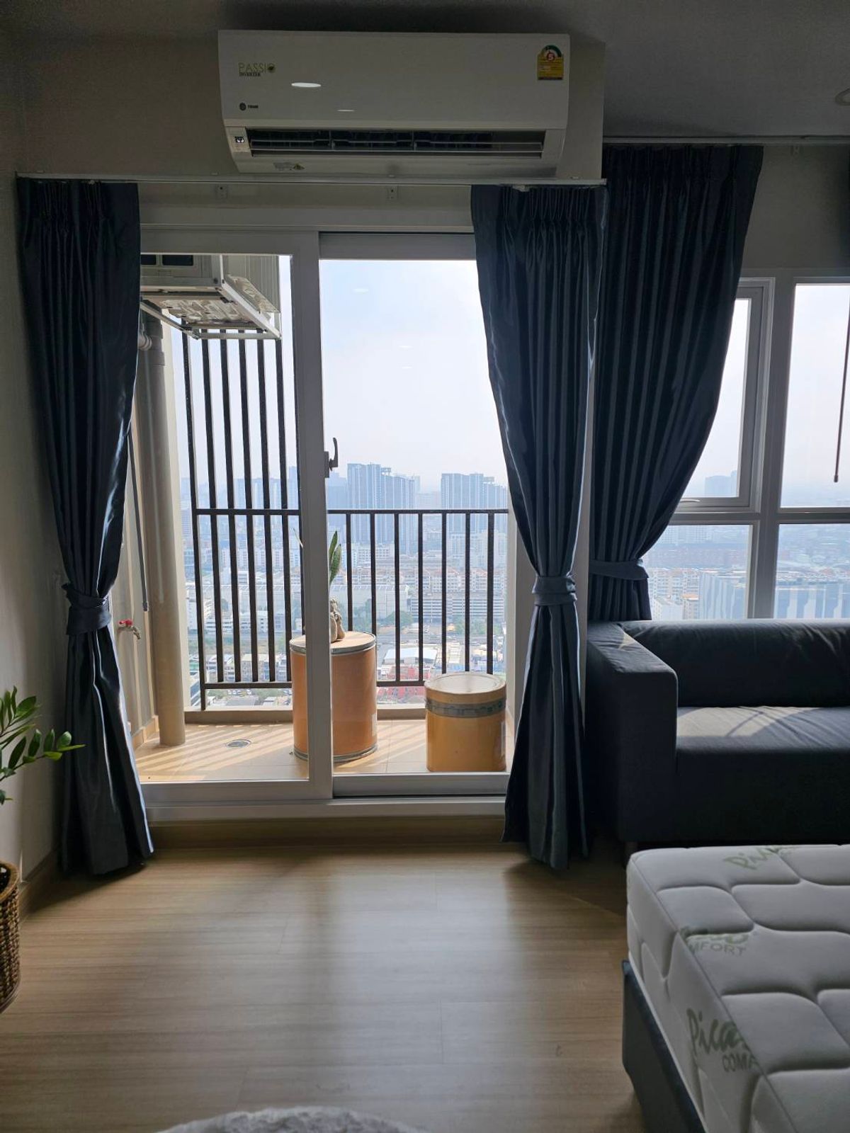 For RentCondoRamkhamhaeng, Hua Mak : 🔥🔥Brand new room with glass partition 🔥🔥High floor, nice view, everything is brand new, first-time renter
