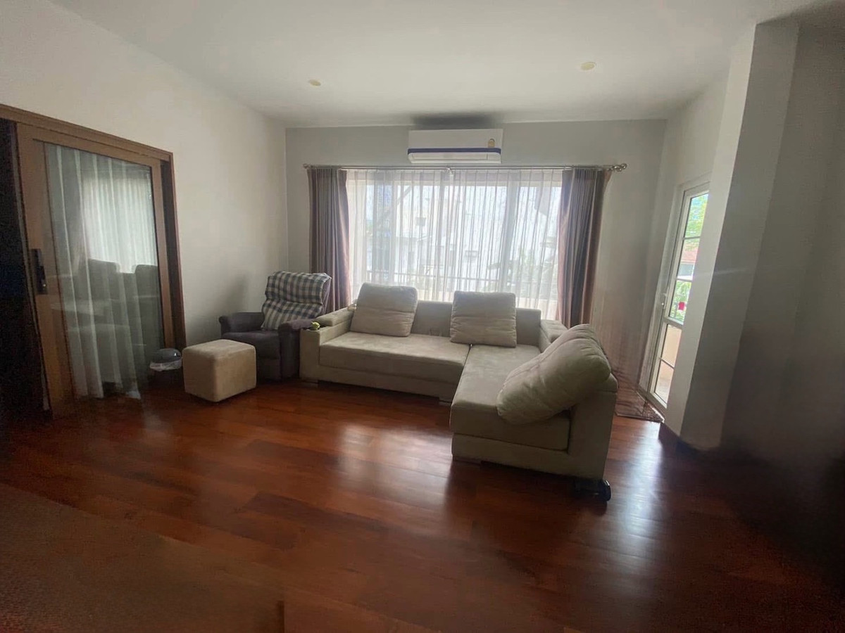 For SaleHouseSapankwai,Jatujak : 📢👇 House for Sale: Only 3 Years Old with Office Space, Solar Roof Installed, Earthquake-Resistant, Built Entirely with CPAC Concrete. Convenient Access to Multiple Routes, Near Expressway and Chatuchak Park.