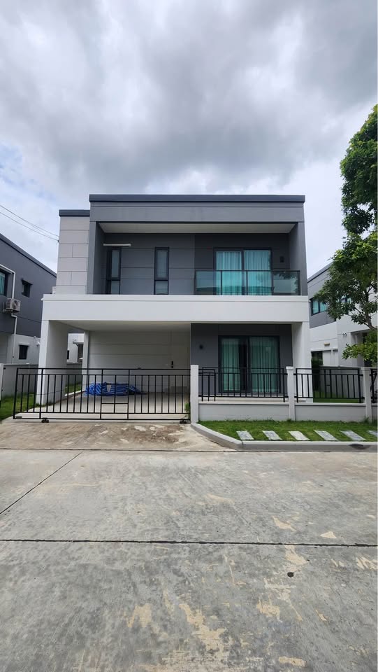 For RentHouseBangna, Bearing, Lasalle : RL1-005 Single house for rent, Centro Bangna (Centro Bangna), size 50.8 sq m., new house, good location, near Mega Bangna 🟥@rdsluxury