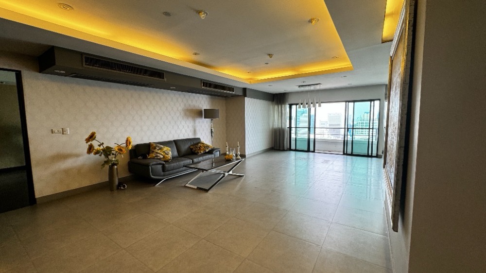 For SaleCondoSathorn, Narathiwat : 3Bed3Bath 230 Sam High floor call 0968516616