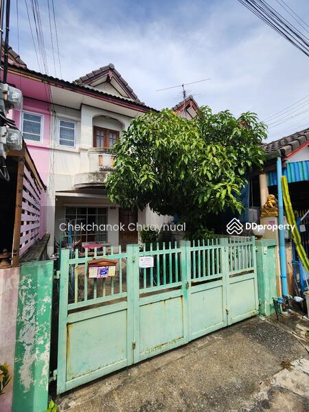 For SaleTownhomePathum Thani,Rangsit, Thammasat : Townhouse for sale, 2 floors, Muang Pracha Village, Bang Khu Wat, 2 floors, 2 bedrooms, 2 bathrooms, Soi 7, 1 parking space, selling for only 1.05 million baht.