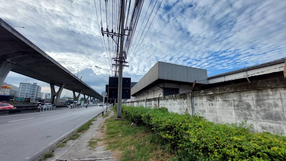 For SaleLandSamut Prakan,Samrong : Land For Sale, large land plot, 41 rai, yellow city plan, on Bangna-Trad Road, Km. 16