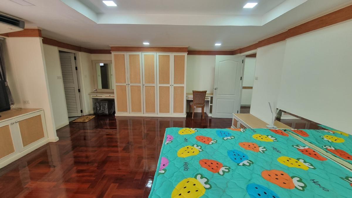 ให้เช่าสุขุมวิท อโศก ทองหล่อ : พร้อมพงษ์ Pet friendly อพาร์ทเมนท์ให้เช่า เหมาะสำหรับครอบครัว 3 ห้องนอน 4 ห้องน้ำ มีรถรับส่ง BTS และพื้นที่ใกล้เคียง