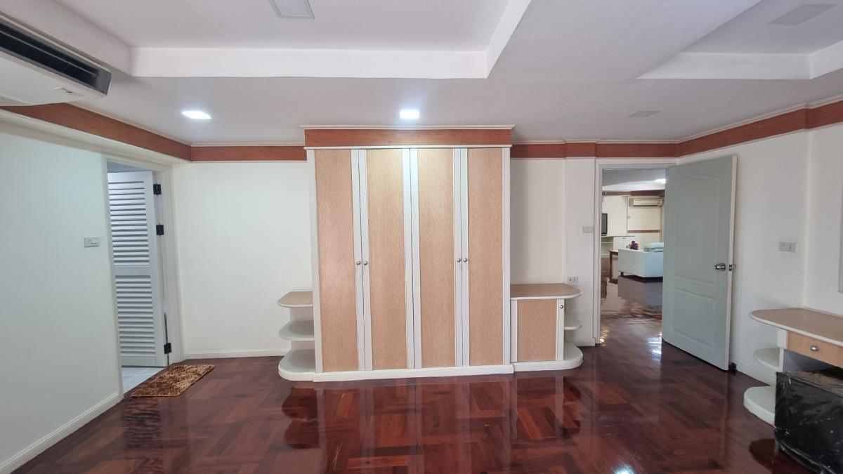 ให้เช่าสุขุมวิท อโศก ทองหล่อ : พร้อมพงษ์ Pet friendly อพาร์ทเมนท์ให้เช่า เหมาะสำหรับครอบครัว 3 ห้องนอน 4 ห้องน้ำ มีรถรับส่ง BTS และพื้นที่ใกล้เคียง