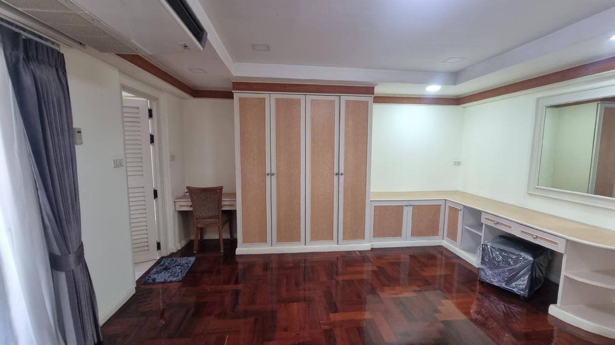 ให้เช่าสุขุมวิท อโศก ทองหล่อ : พร้อมพงษ์ Pet friendly อพาร์ทเมนท์ให้เช่า เหมาะสำหรับครอบครัว 3 ห้องนอน 4 ห้องน้ำ มีรถรับส่ง BTS และพื้นที่ใกล้เคียง