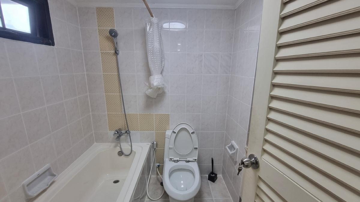 ให้เช่าสุขุมวิท อโศก ทองหล่อ : พร้อมพงษ์ Pet friendly อพาร์ทเมนท์ให้เช่า เหมาะสำหรับครอบครัว 3 ห้องนอน 4 ห้องน้ำ มีรถรับส่ง BTS และพื้นที่ใกล้เคียง