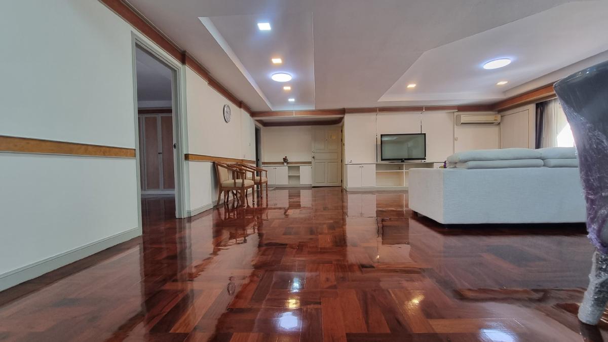 ให้เช่าสุขุมวิท อโศก ทองหล่อ : พร้อมพงษ์ Pet friendly อพาร์ทเมนท์ให้เช่า เหมาะสำหรับครอบครัว 3 ห้องนอน 4 ห้องน้ำ มีรถรับส่ง BTS และพื้นที่ใกล้เคียง