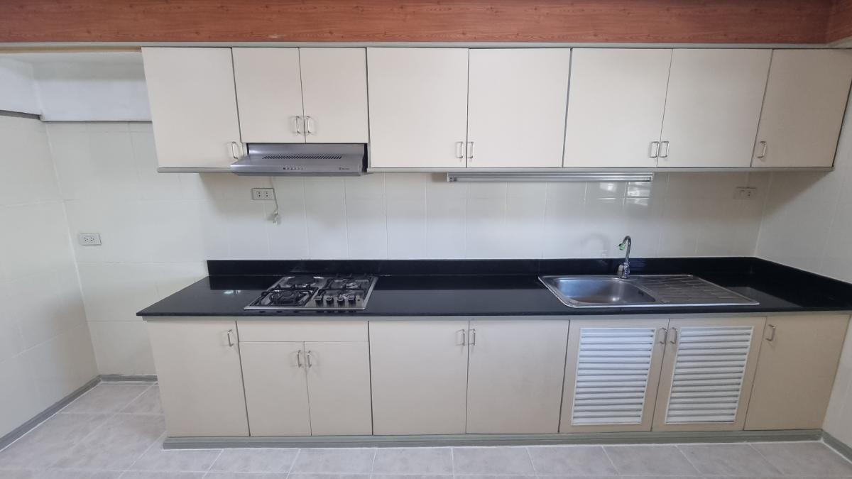 ให้เช่าสุขุมวิท อโศก ทองหล่อ : พร้อมพงษ์ Pet friendly อพาร์ทเมนท์ให้เช่า เหมาะสำหรับครอบครัว 3 ห้องนอน 4 ห้องน้ำ มีรถรับส่ง BTS และพื้นที่ใกล้เคียง