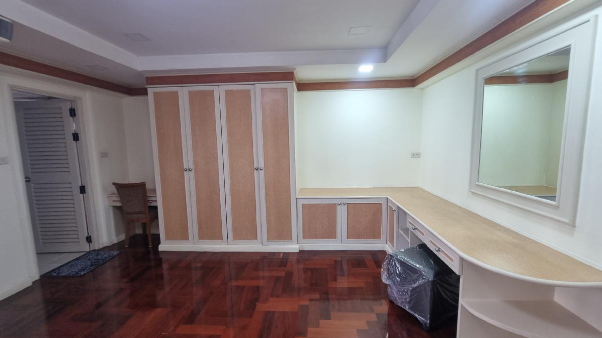 ให้เช่าสุขุมวิท อโศก ทองหล่อ : พร้อมพงษ์ Pet friendly อพาร์ทเมนท์ให้เช่า เหมาะสำหรับครอบครัว 3 ห้องนอน 4 ห้องน้ำ มีรถรับส่ง BTS และพื้นที่ใกล้เคียง