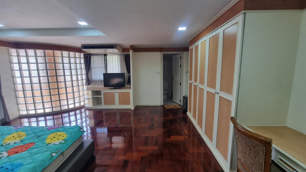 ให้เช่าสุขุมวิท อโศก ทองหล่อ : พร้อมพงษ์ Pet friendly อพาร์ทเมนท์ให้เช่า เหมาะสำหรับครอบครัว 3 ห้องนอน 4 ห้องน้ำ มีรถรับส่ง BTS และพื้นที่ใกล้เคียง