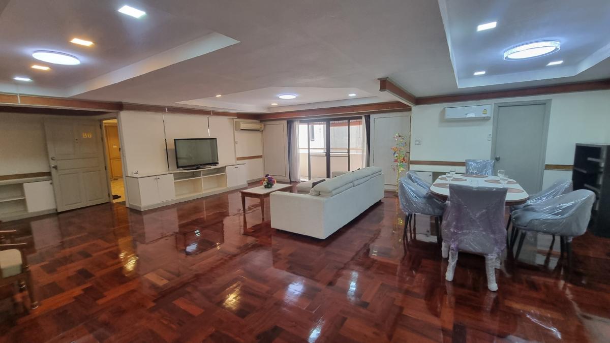 ให้เช่าสุขุมวิท อโศก ทองหล่อ : พร้อมพงษ์ Pet friendly อพาร์ทเมนท์ให้เช่า เหมาะสำหรับครอบครัว 3 ห้องนอน 4 ห้องน้ำ มีรถรับส่ง BTS และพื้นที่ใกล้เคียง