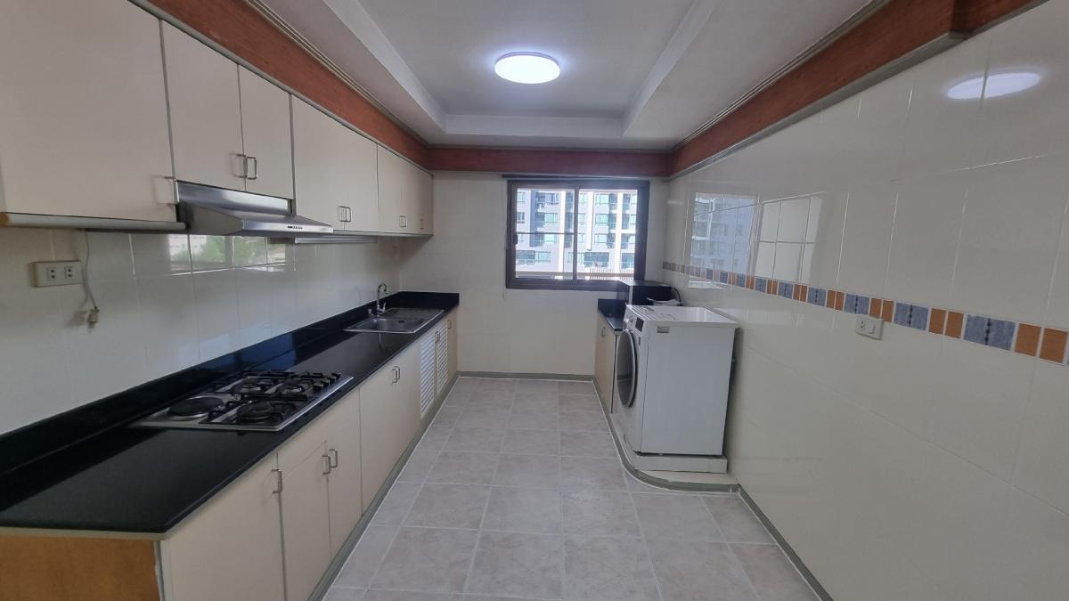 ให้เช่าสุขุมวิท อโศก ทองหล่อ : พร้อมพงษ์ Pet friendly อพาร์ทเมนท์ให้เช่า เหมาะสำหรับครอบครัว 3 ห้องนอน 4 ห้องน้ำ มีรถรับส่ง BTS และพื้นที่ใกล้เคียง