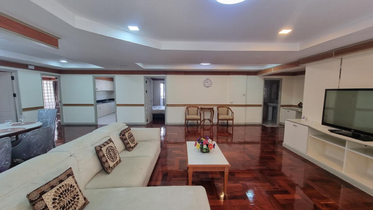 ให้เช่าสุขุมวิท อโศก ทองหล่อ : พร้อมพงษ์ Pet friendly อพาร์ทเมนท์ให้เช่า เหมาะสำหรับครอบครัว 3 ห้องนอน 4 ห้องน้ำ มีรถรับส่ง BTS และพื้นที่ใกล้เคียง