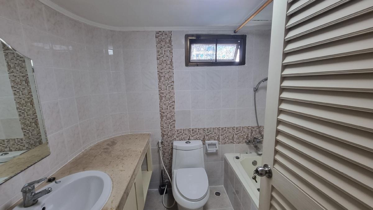 ให้เช่าสุขุมวิท อโศก ทองหล่อ : พร้อมพงษ์ Pet friendly อพาร์ทเมนท์ให้เช่า เหมาะสำหรับครอบครัว 3 ห้องนอน 4 ห้องน้ำ มีรถรับส่ง BTS และพื้นที่ใกล้เคียง