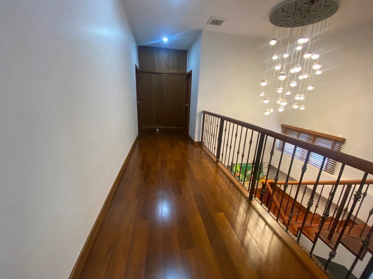 For SaleHouseSapankwai,Jatujak : 📢👇 House for Sale: Only 3 Years Old with Office Space, Solar Roof Installed, Earthquake-Resistant, Built Entirely with CPAC Concrete. Convenient Access to Multiple Routes, Near Expressway and Chatuchak Park.