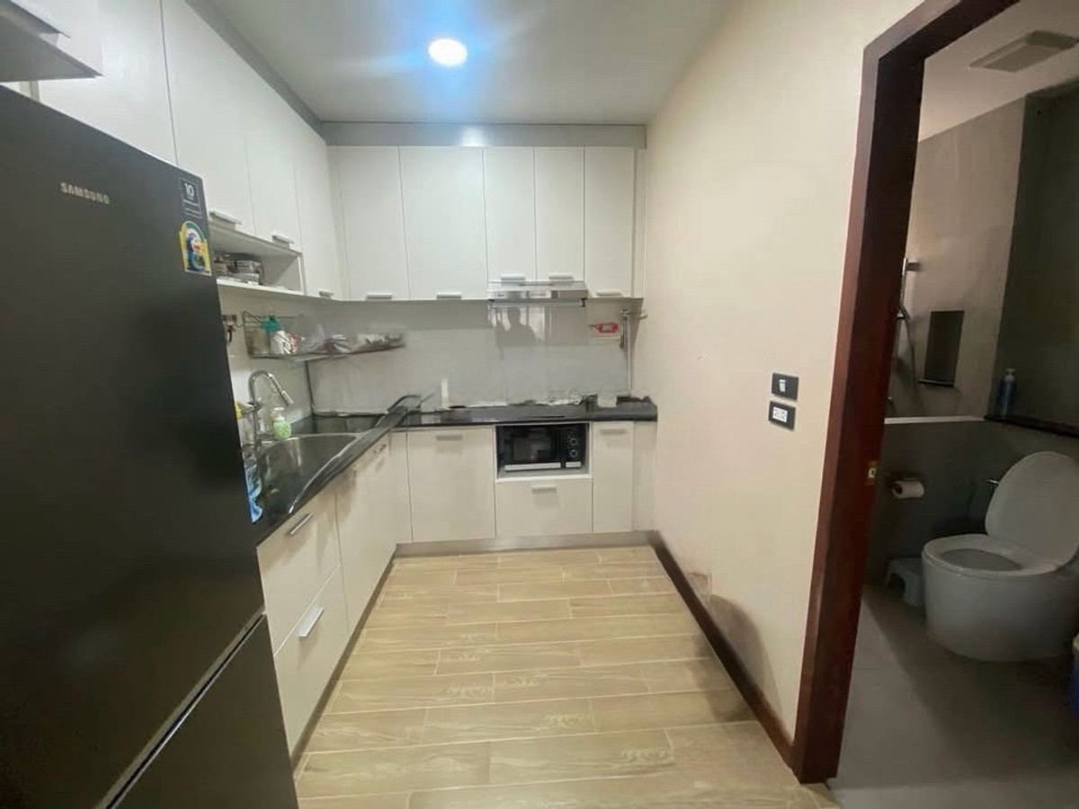 For SaleHouseSapankwai,Jatujak : 📢👇 House for Sale: Only 3 Years Old with Office Space, Solar Roof Installed, Earthquake-Resistant, Built Entirely with CPAC Concrete. Convenient Access to Multiple Routes, Near Expressway and Chatuchak Park.