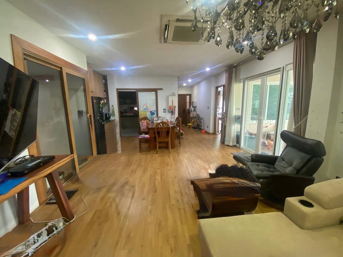 For SaleHouseSapankwai,Jatujak : 📢👇 House for Sale: Only 3 Years Old with Office Space, Solar Roof Installed, Earthquake-Resistant, Built Entirely with CPAC Concrete. Convenient Access to Multiple Routes, Near Expressway and Chatuchak Park.