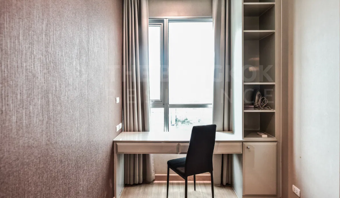 For SaleCondoRatchathewi,Phayathai : Address Phayathai 64 sq.m. Eng 中 日 Please add LINE ID @806qphgn o8415o5483