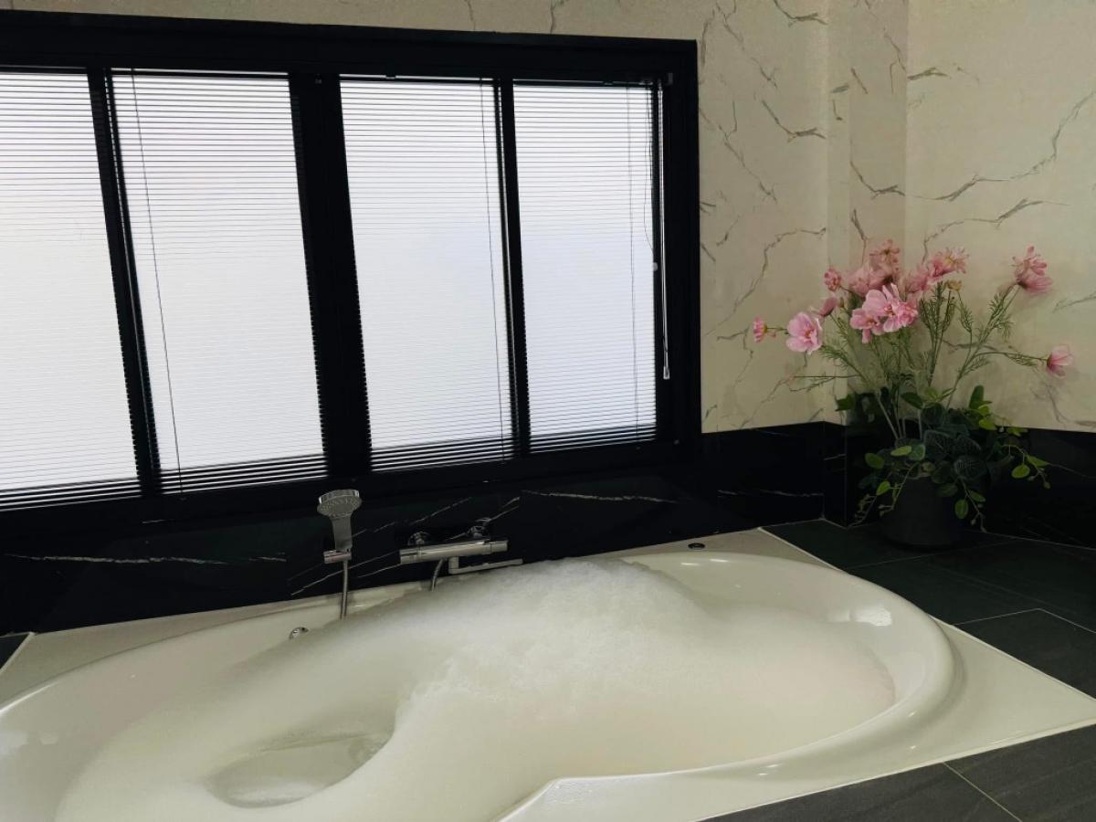 ขายบ้านพัทยา บางแสน ชลบุรี สัตหีบ : บ้านเดี่ยว 3 ห้องนอน 3 ห้องน้ำ พร้อมอยู่ พร้อมเฟอร์นิเจอร์ เครื่ิองใช้ไฟฟ้า สระว่ายน้ำ