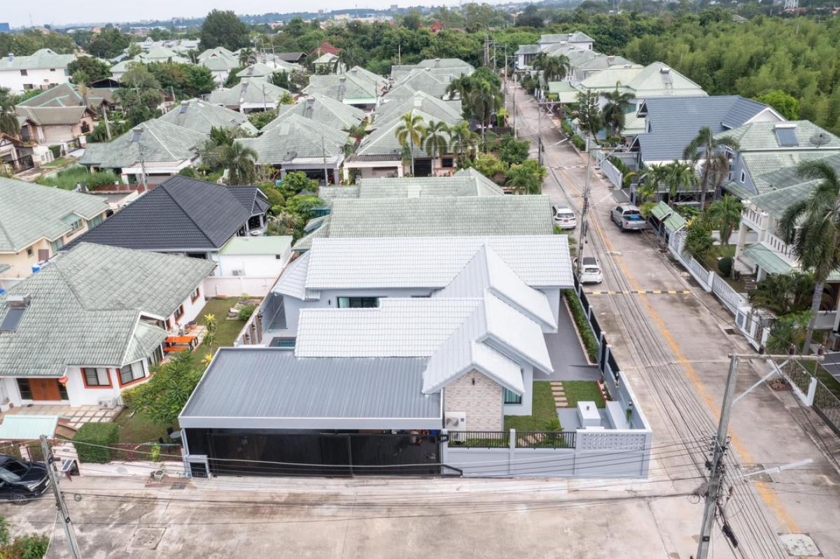 ขายบ้านพัทยา บางแสน ชลบุรี สัตหีบ : บ้านเดี่ยว 3 ห้องนอน 3 ห้องน้ำ พร้อมอยู่ พร้อมเฟอร์นิเจอร์ เครื่ิองใช้ไฟฟ้า สระว่ายน้ำ